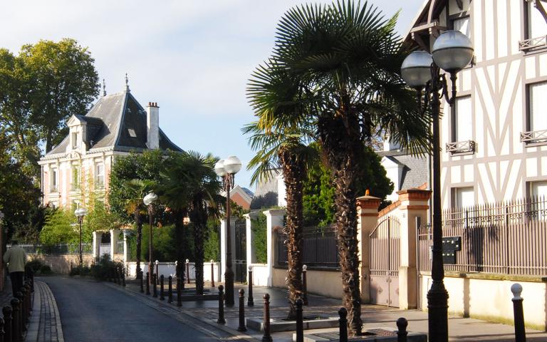 Rue d'Enghien-les-Bains