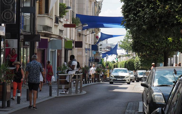 Rue d'Enghien-les-Bains